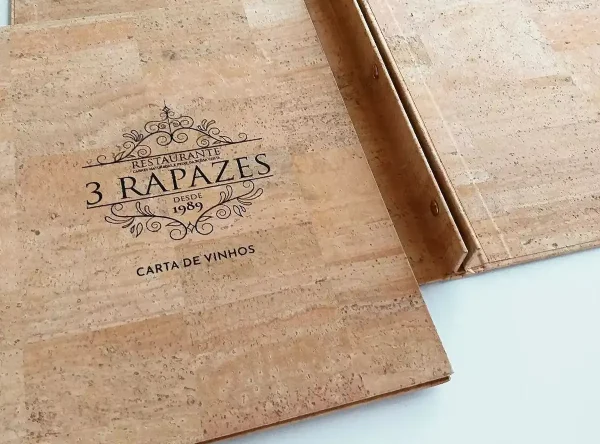 LE08 cortica com badanas Capa em cortiça com badanas